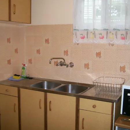 Antigoni House Apartman *